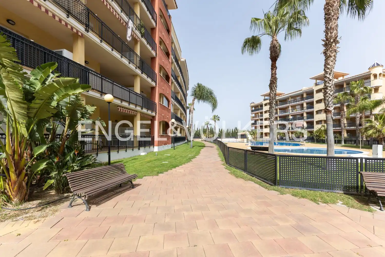 Vista exterior de Pis en venda en Canet d'En Berenguer amb Aire condicionat, Calefacció i Jardí privat