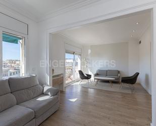 Living room of Apartment for sale in  Barcelona Capital  with Air Conditioner, Heating and Parquet flooring