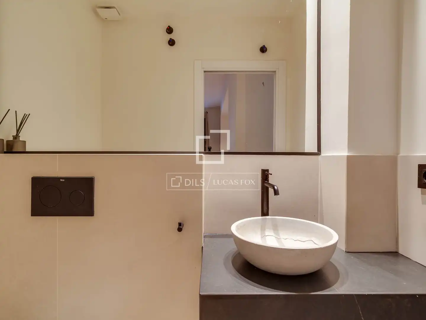 Badezimmer von Wohnung zum Verkauf in Barcelona mit Klimaanlage, Heizung und Parkett
