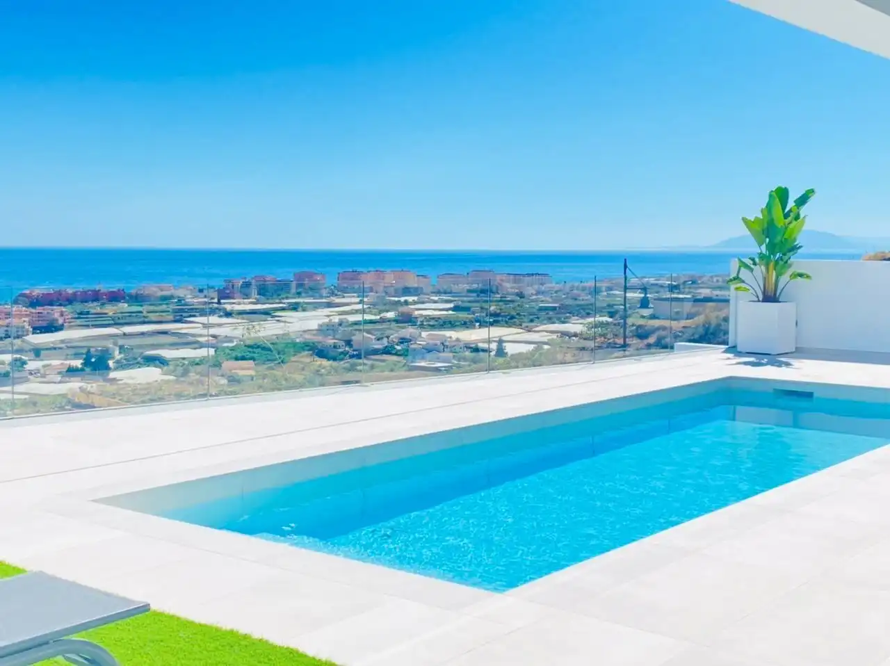 Piscina de Casa o xalet en venda en Nerja amb Aire condicionat, Calefacció i Jardí privat