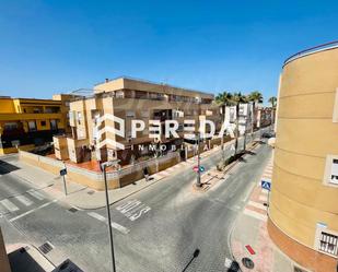 Vista exterior de Planta baixa en venda en Roquetas de Mar amb Balcó