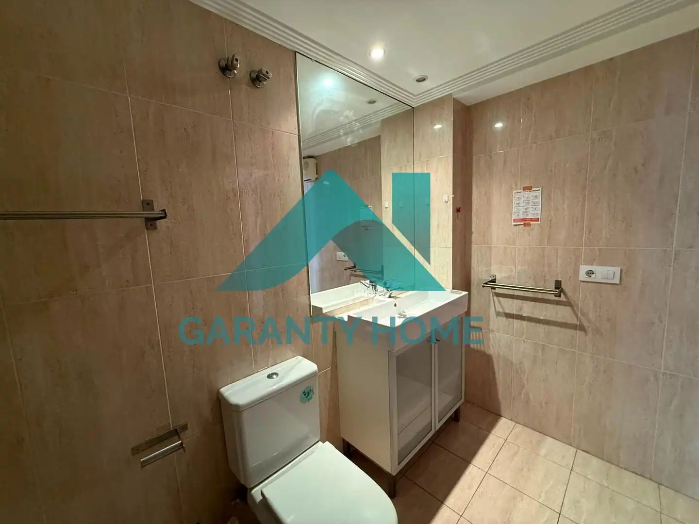 Badezimmer von Dachboden zum Verkauf in Cáceres mit Heizung, Terrasse und Möbliert