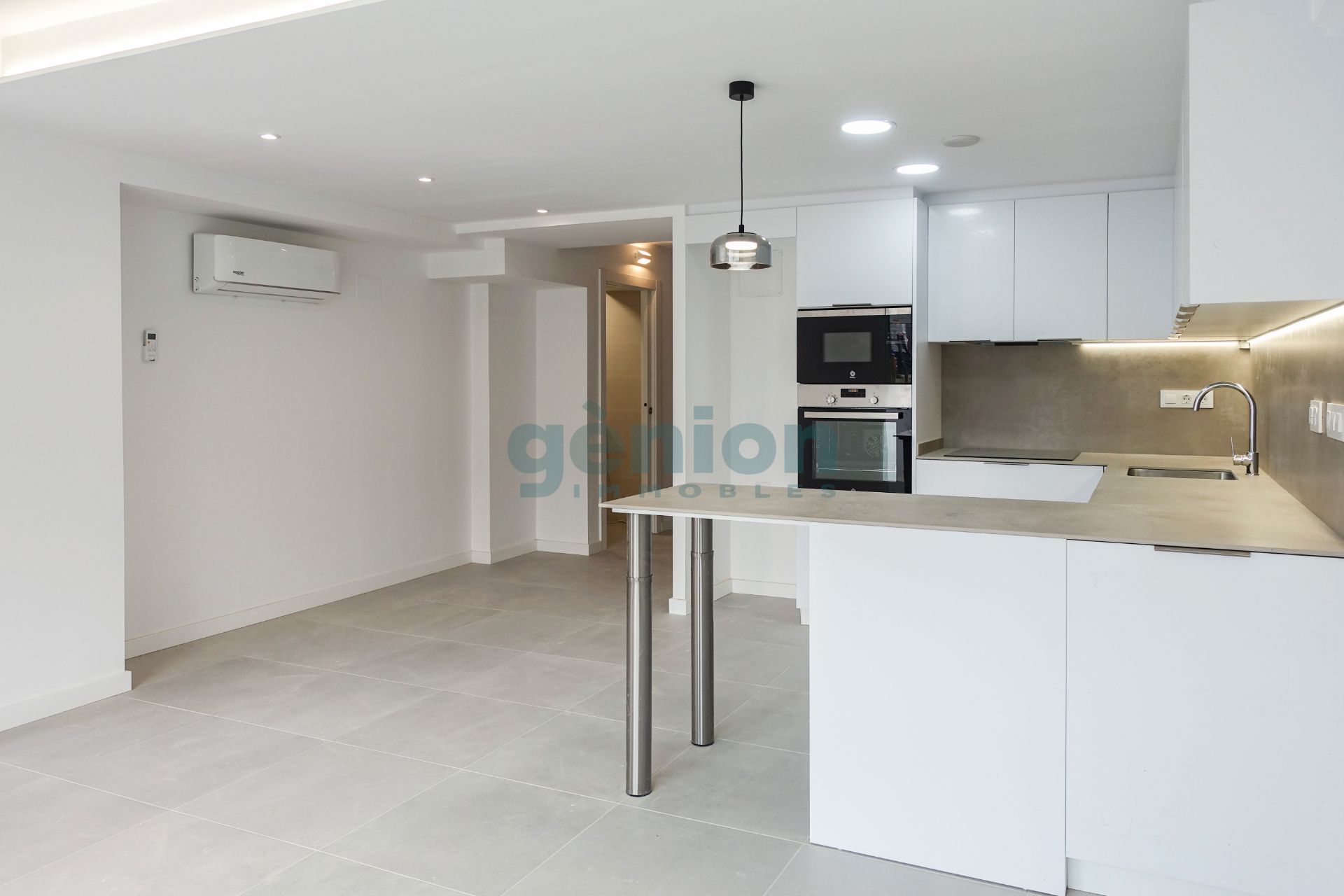 Kitchen of Flat for sale in Girona Capital  with Air Conditioner and Heating