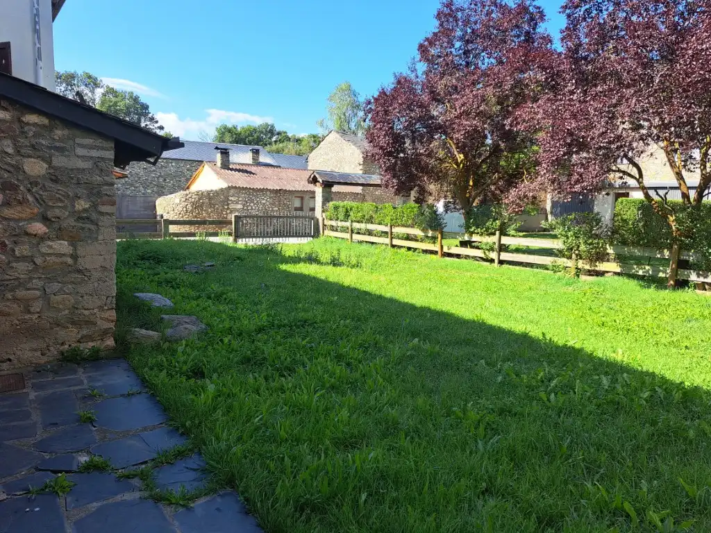 Garten von Erdgeschoss zur Miete in Das mit Heizung, Privatgarten und Parkett