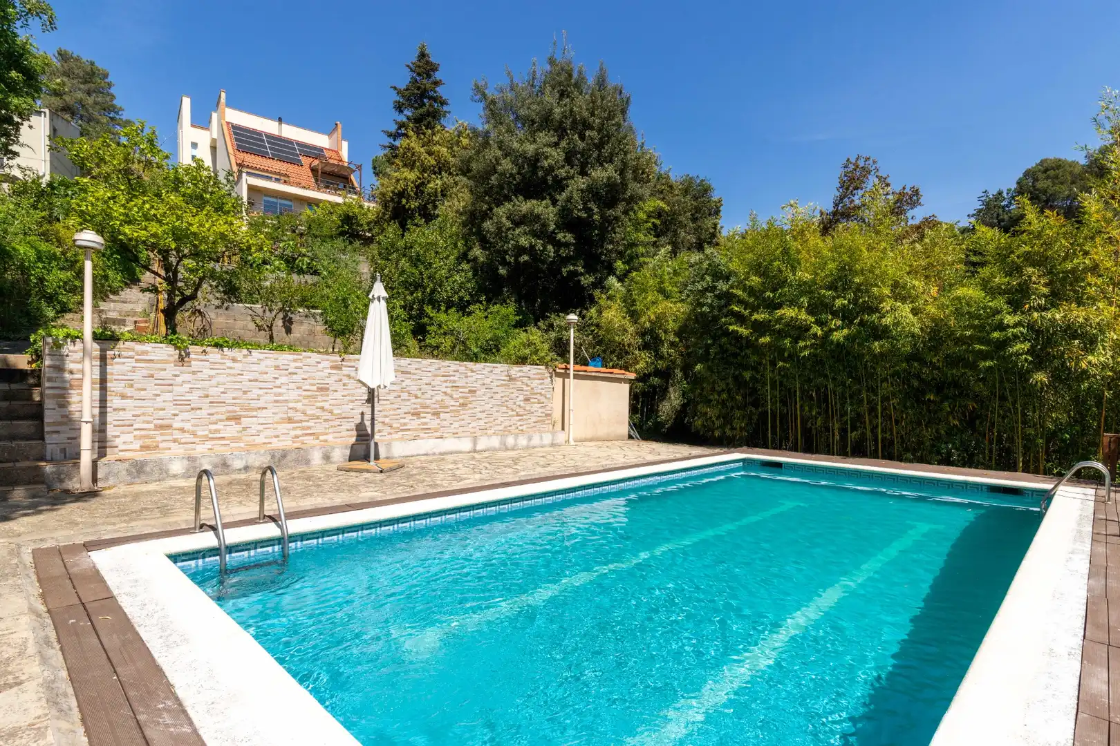Piscina de Casa o xalet en venda en Castellar del Vallès amb Aire condicionat, Calefacció i Jardí privat