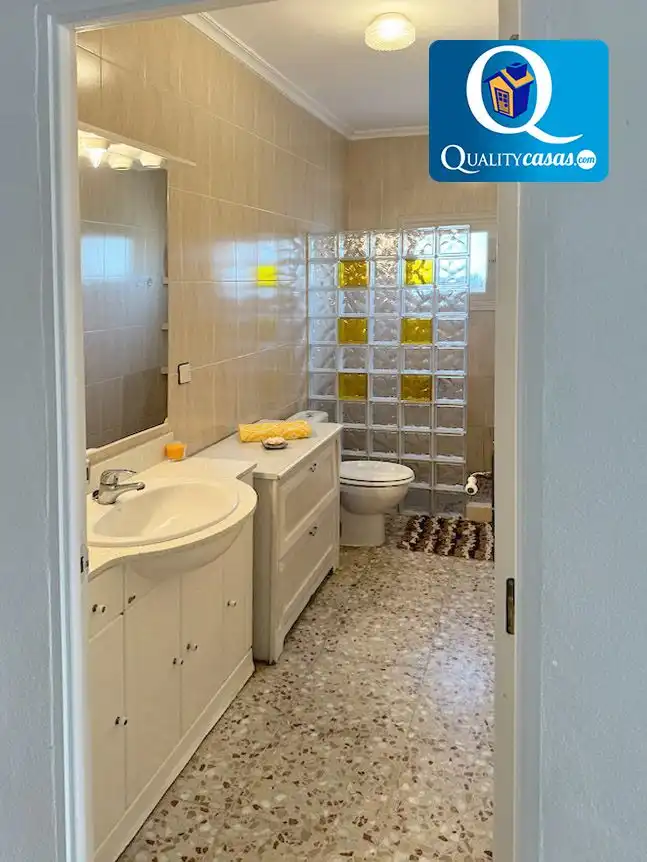 Bany de Casa o xalet en venda en Elche / Elx amb Aire condicionat, Calefacció i Terrassa