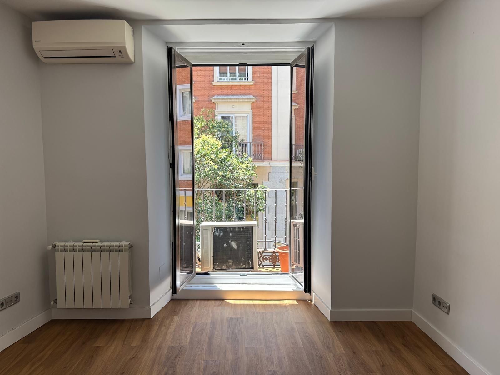 Balcony of Flat to rent in  Madrid Capital  with Air Conditioner, Heating and Terrace