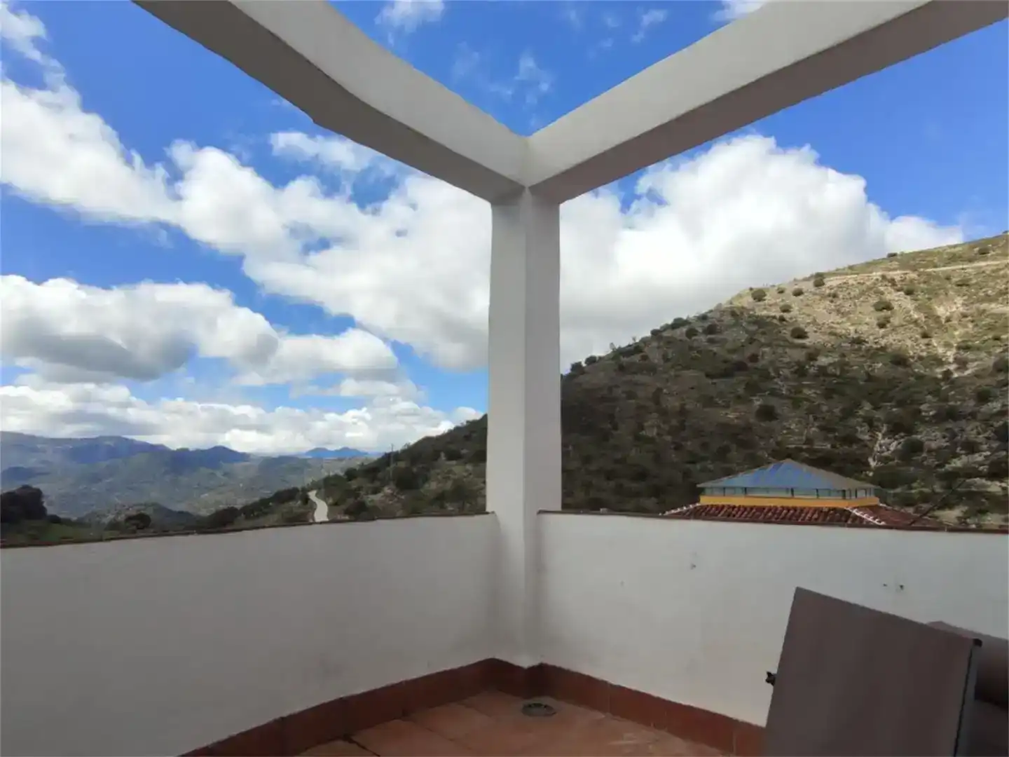 Terrassa de Casa adosada en venda en Alpandeire amb Aire condicionat, Jardí privat i Parquet