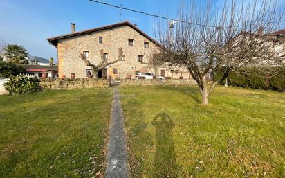 Vista exterior de Casa o xalet en venda en Donostia - San Sebastián  amb Terrassa i Balcó