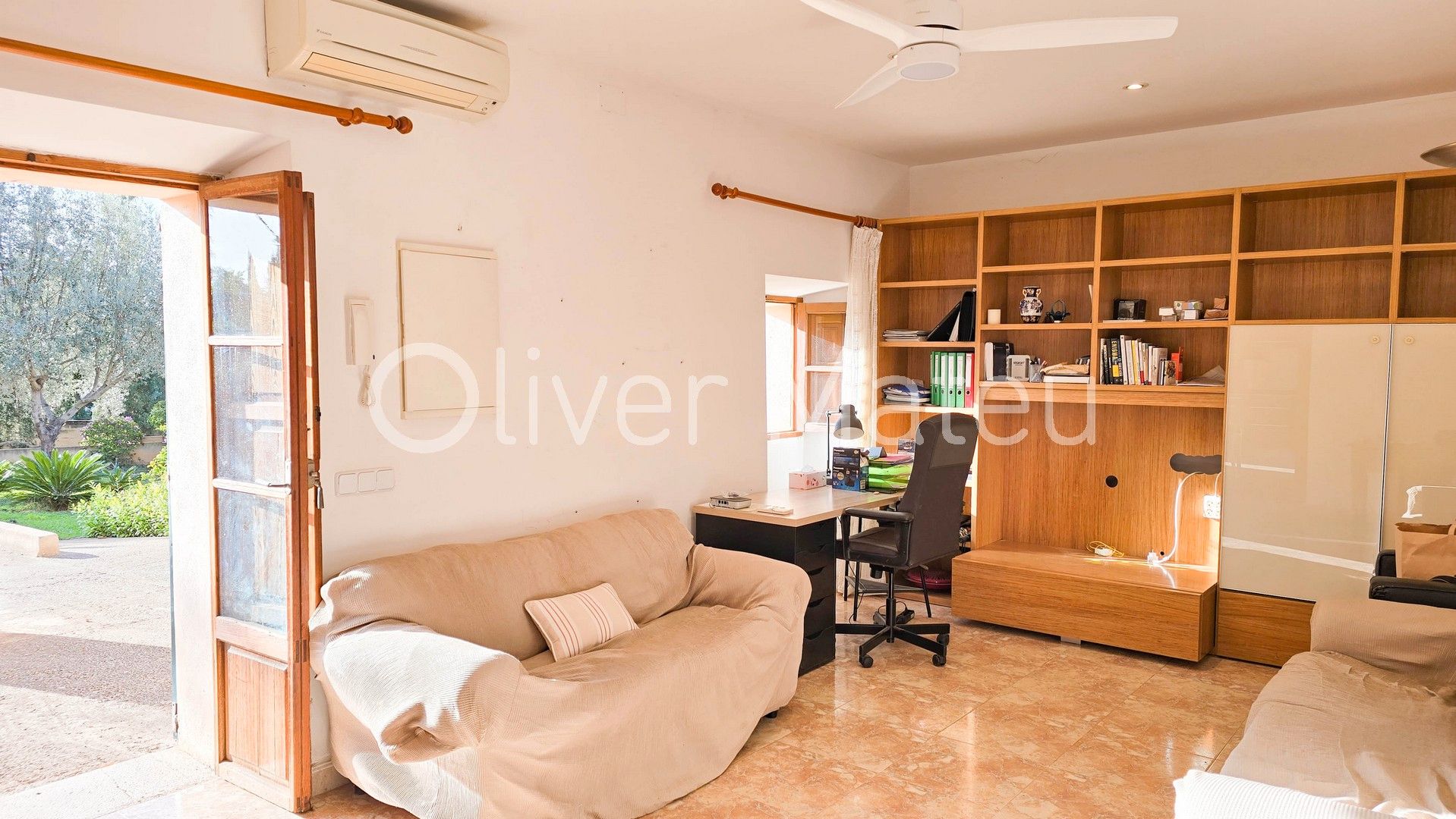 Sala d'estar de Casa o xalet en venda en  Palma de Mallorca amb Aire condicionat, Jardí privat i Terrassa