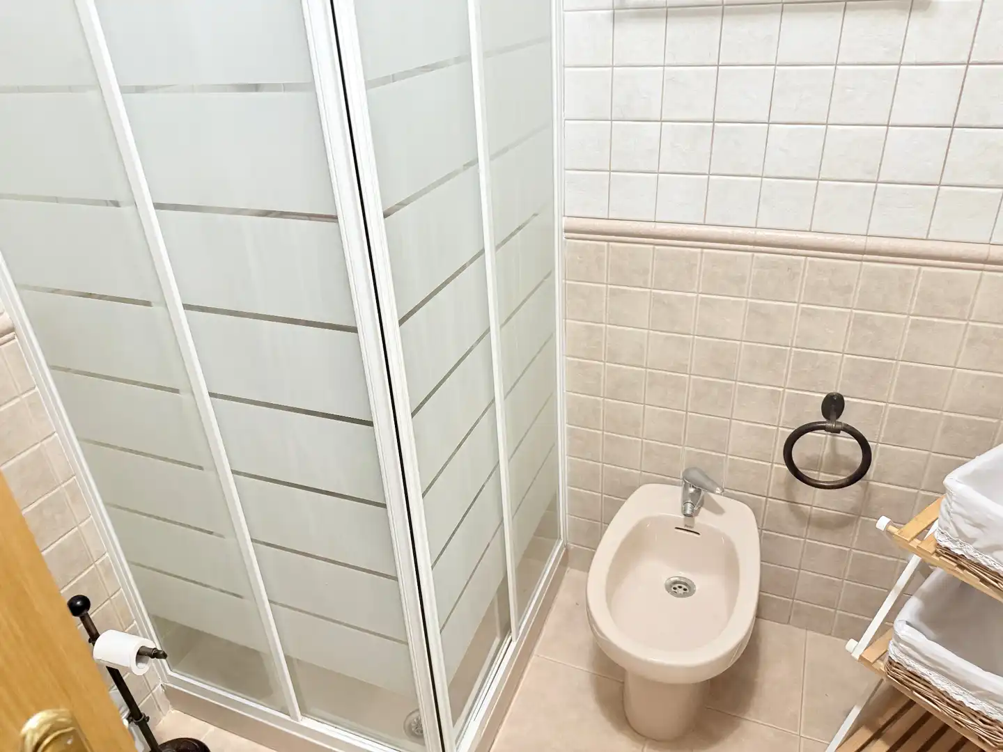 Bathroom of Flat for rent in Villaquilambre  with Heating, Furnished and Oven