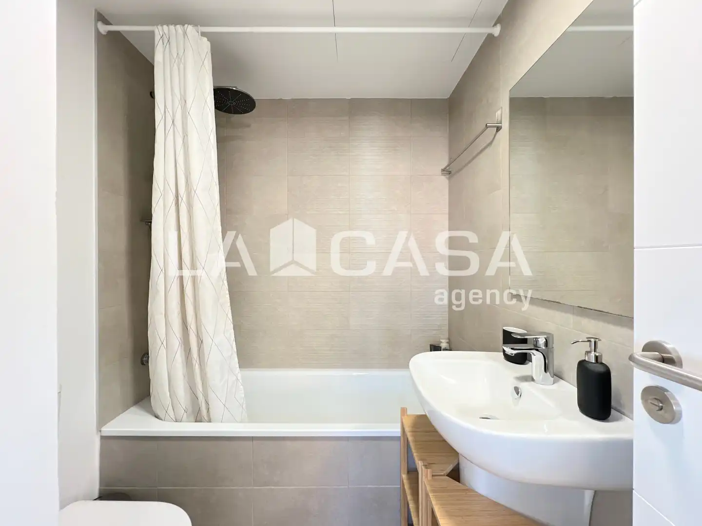 Bathroom of Flat for sale in Artigues - Llefià
