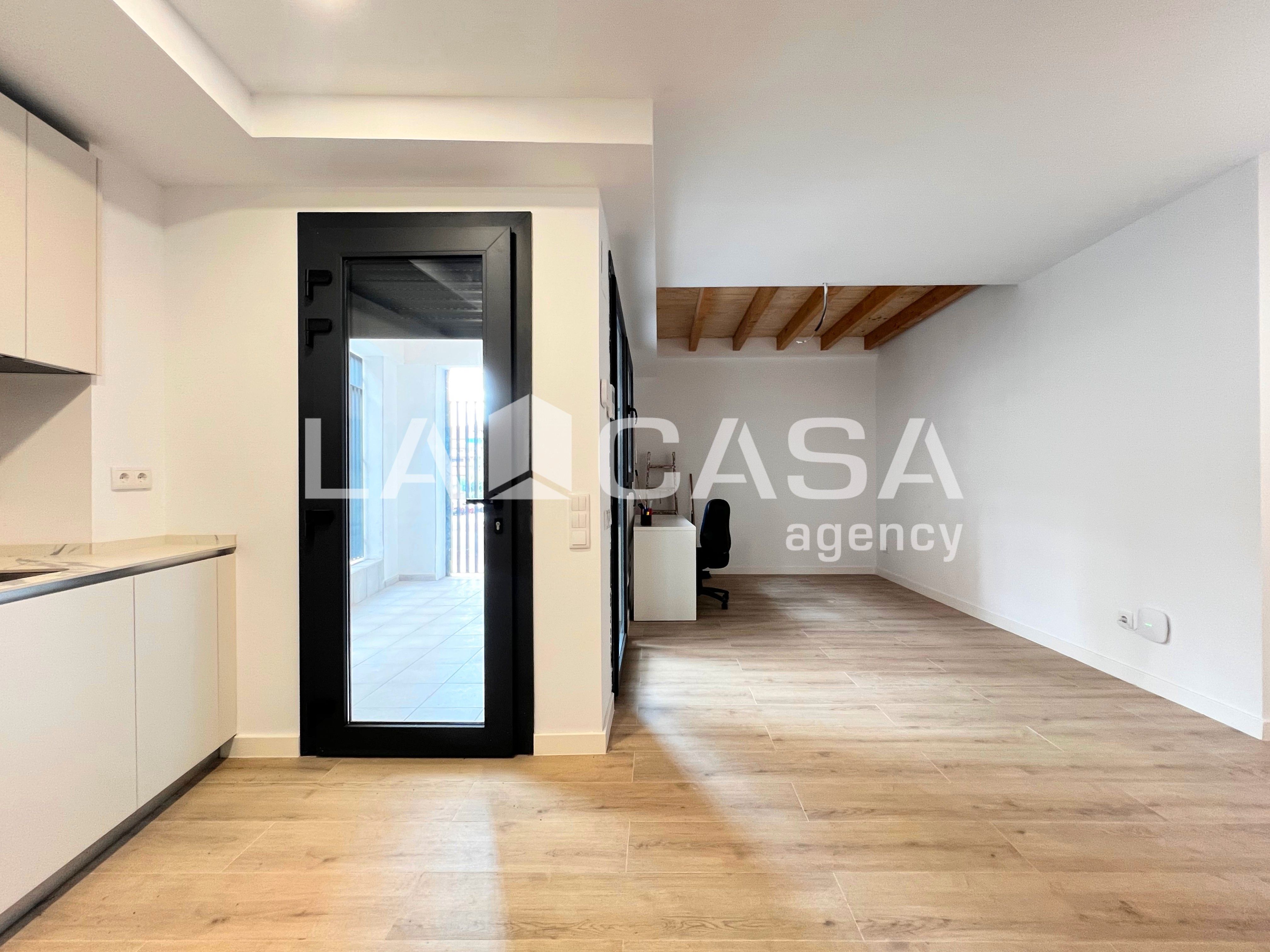 Duplex for sale in Badalona  with Terrace