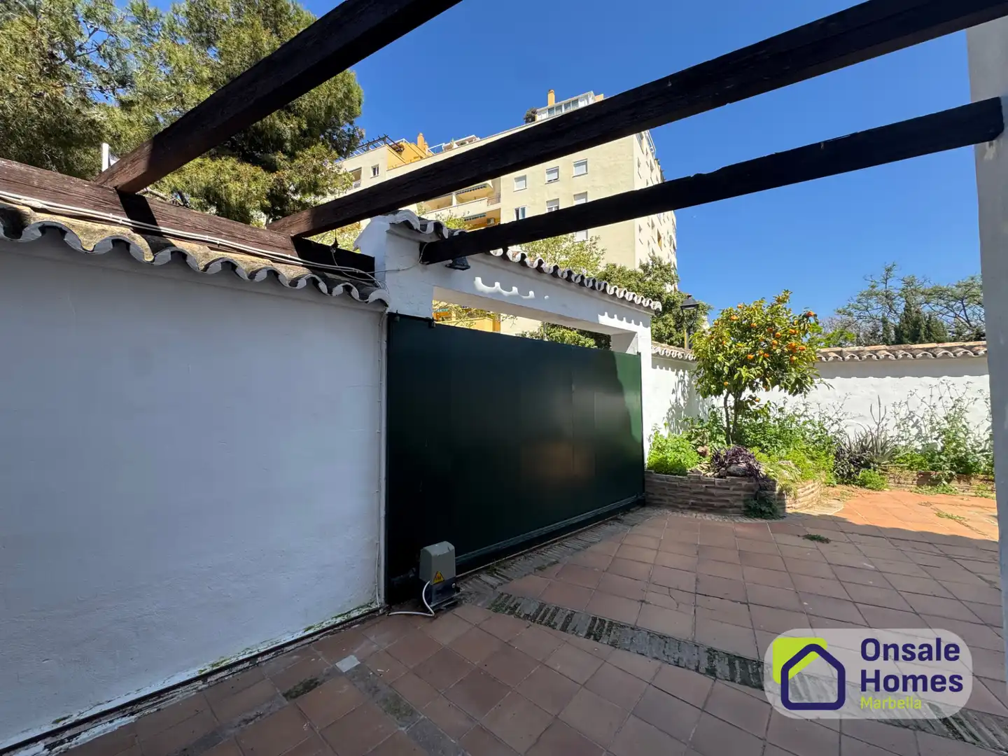Jardín de Casa adosada en venta en Marbella con Terraza, Balcón y Alarma