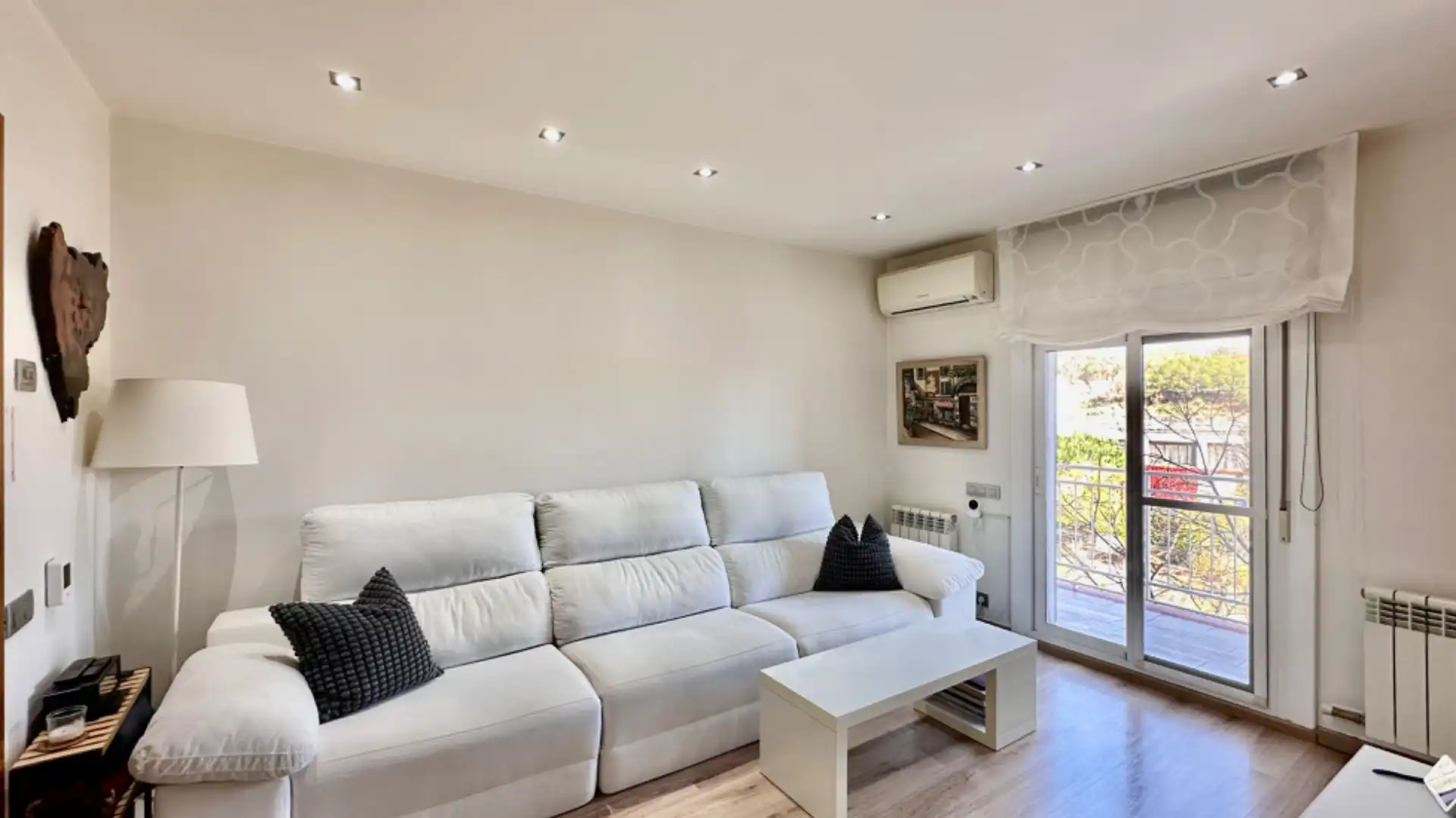 Living room of Flat for sale in Badalona  with Air Conditioner, Heating and Parquet flooring