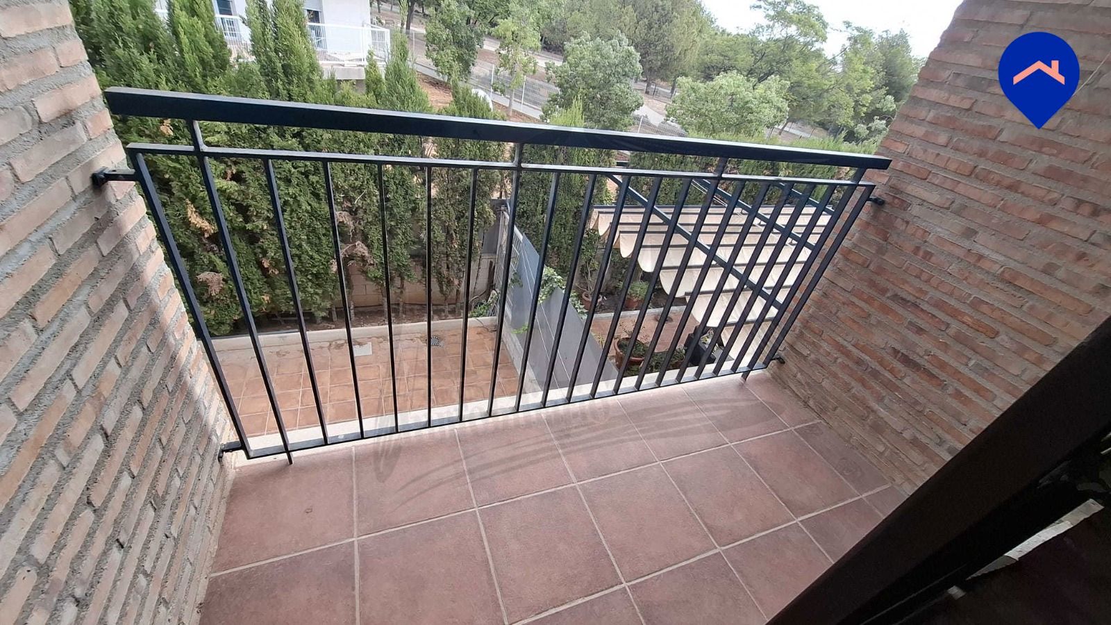 Terrassa de Casa adosada en venda en Paterna amb Aire condicionat, Calefacció i Jardí privat