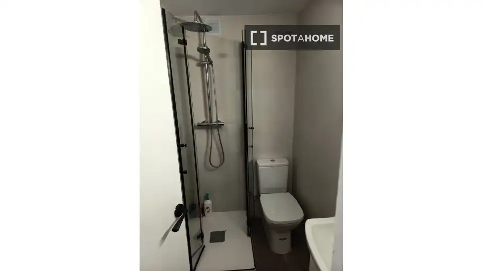 Bathroom of Flat for share in Mataró  with Air Conditioner, Terrace and Furnished