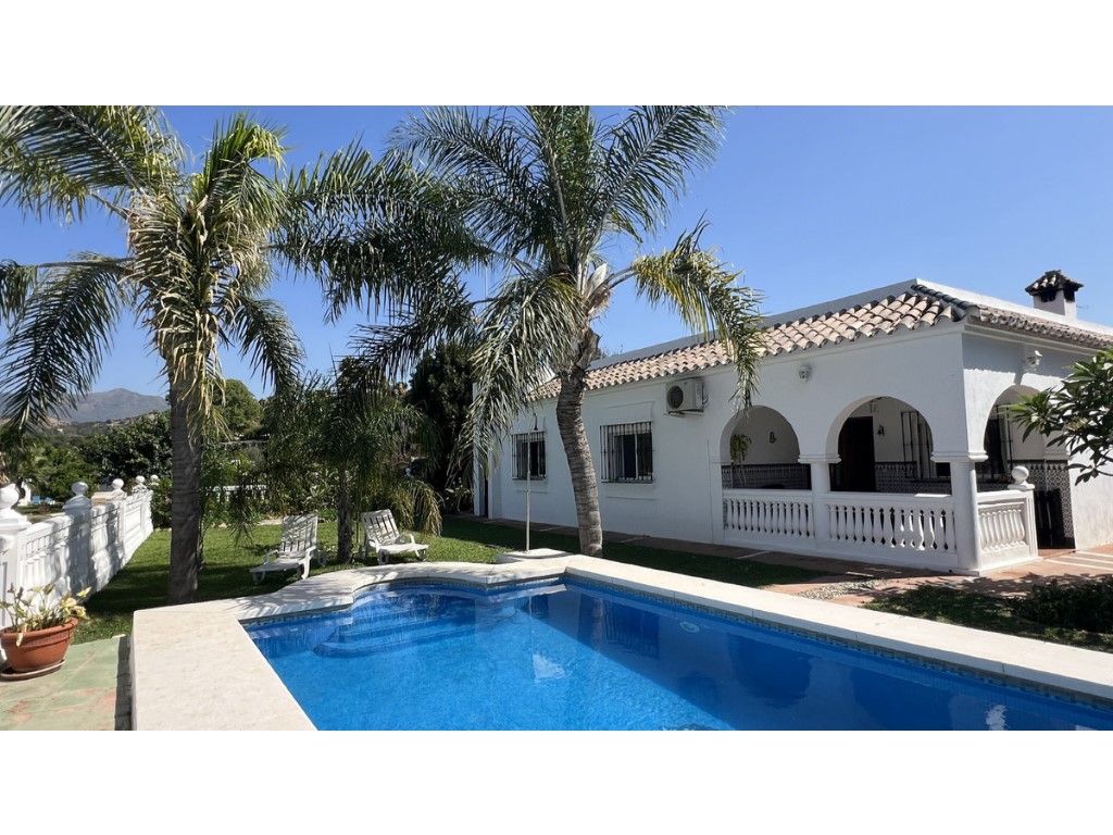 Garden of Country house for sale in Estepona  with Air Conditioner, Private garden and Terrace