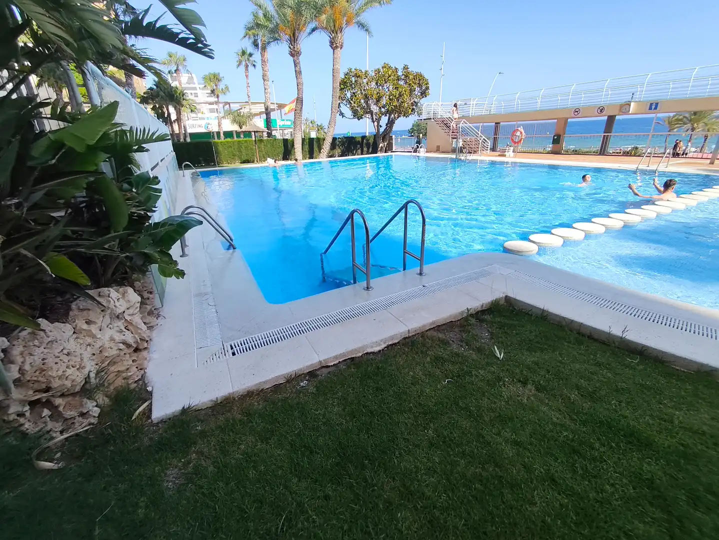 Piscina de Piso en venta en Benidorm con Amueblado, Lavadora y Balcón