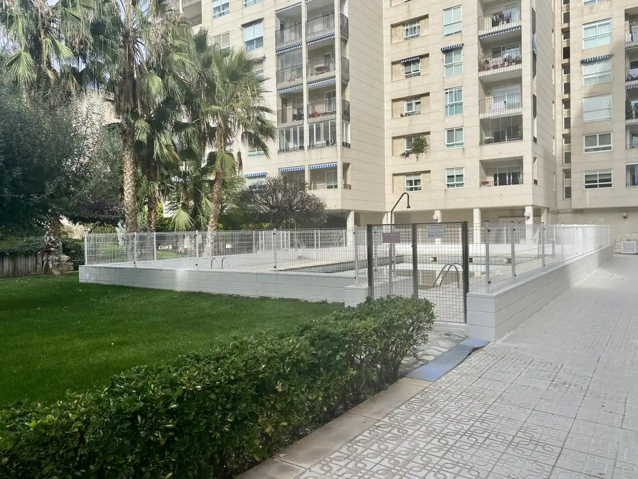 Wohnung zur Miete in Calle de Jorge Sánchez Candial, La Jota