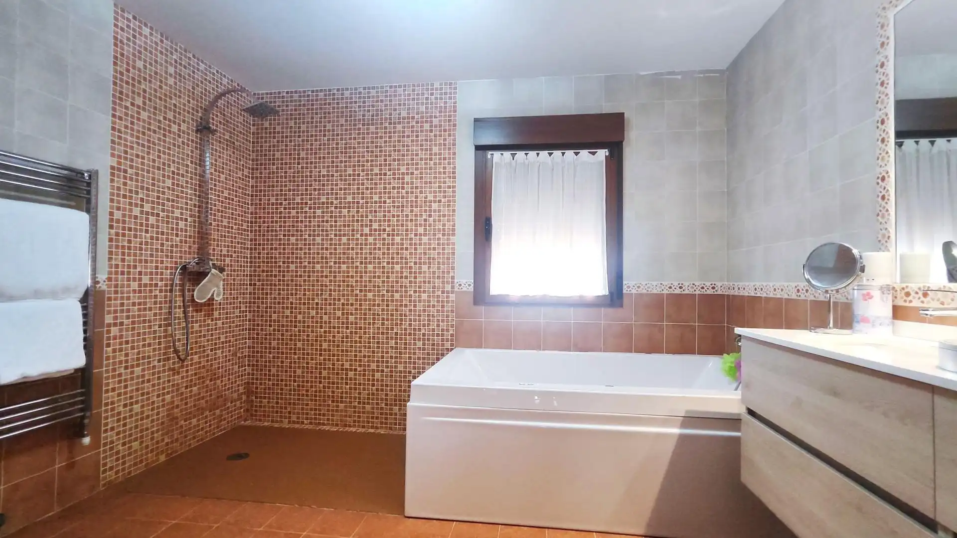 Baño de Casa o chalet en venta en Cuadros con Calefacción, Terraza y Balcón