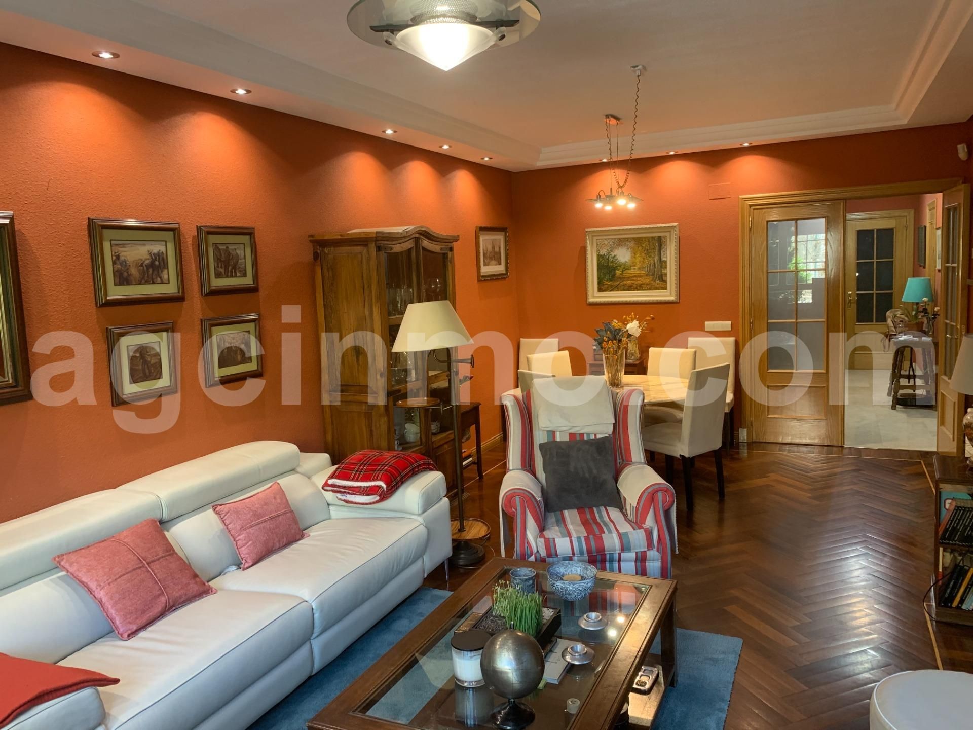 Living room of House or chalet for sale in Valladolid Capital  with Heating, Private garden and Community pool