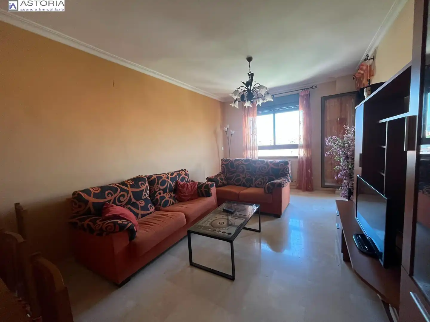 Sala d'estar de Pis de lloguer en Granada amb Aire condicionat, Moblat i Balcó
