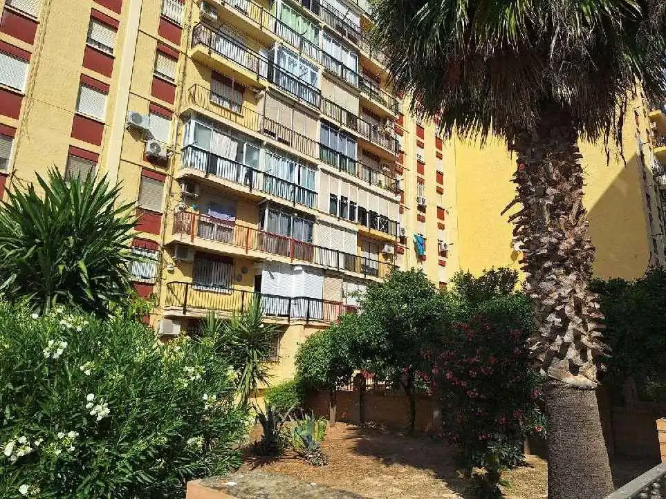 Vista exterior de Piso en venta en Castilleja de la Cuesta