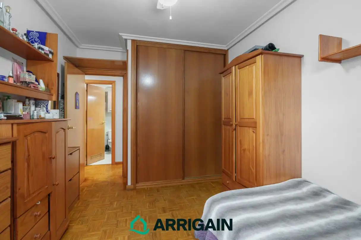 Habitación de Piso en venta en Donostia - San Sebastián  con Calefacción, Trastero y Balcón