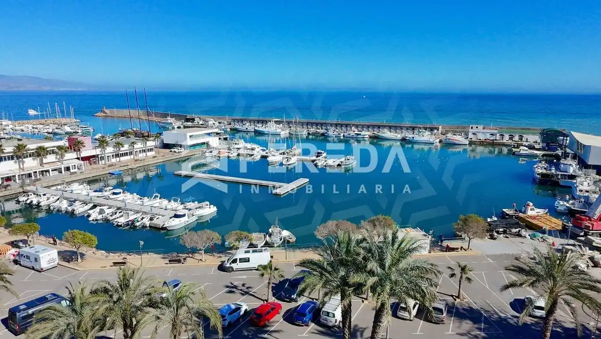 Vista exterior de Ático en venta en Roquetas de Mar con Terraza