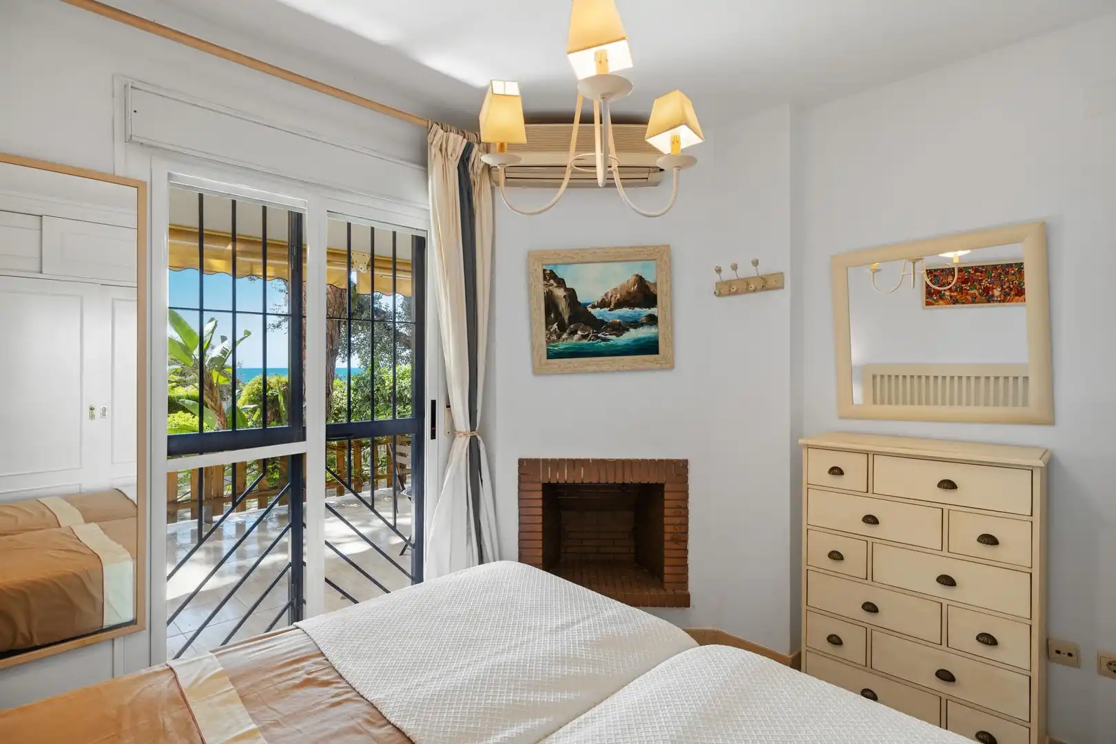 Schlafzimmer von Wohnung zur Miete in Mijas mit Klimaanlage, Heizung und Privatgarten