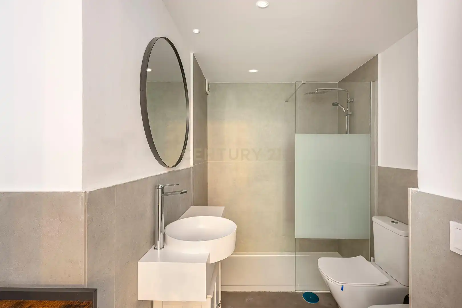 Baño de Apartamento en venta en Marbella con Aire acondicionado, Trastero y Piscina