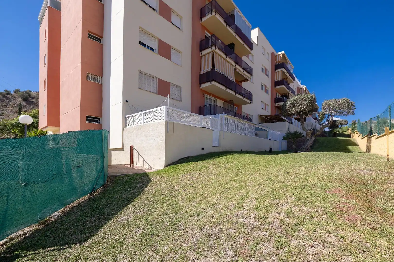 Vista exterior de Pis en venda en Puerto de la Torre - Atabal