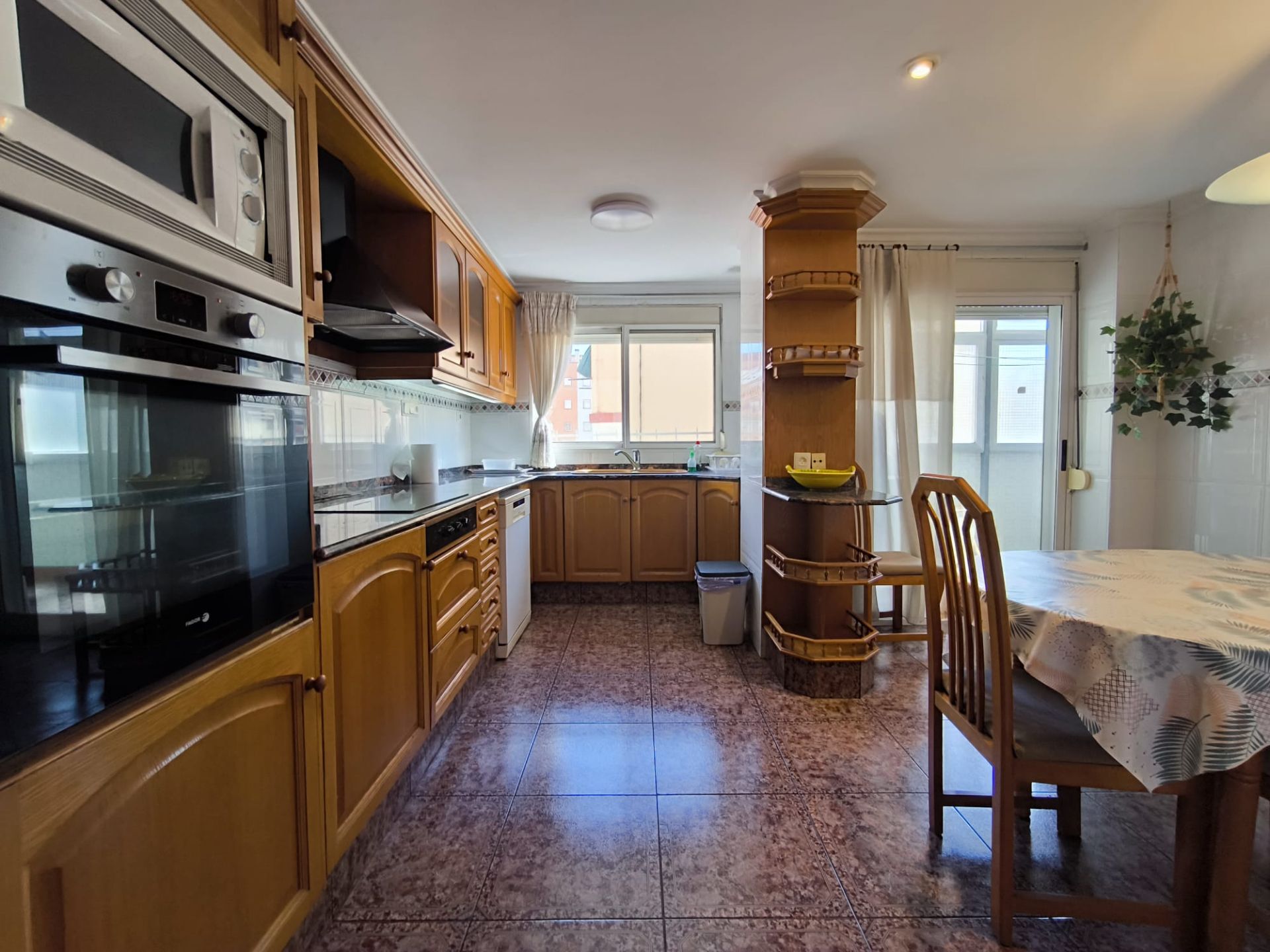 Kitchen of Flat to rent in  Valencia Capital  with Air Conditioner, Furnished and Oven