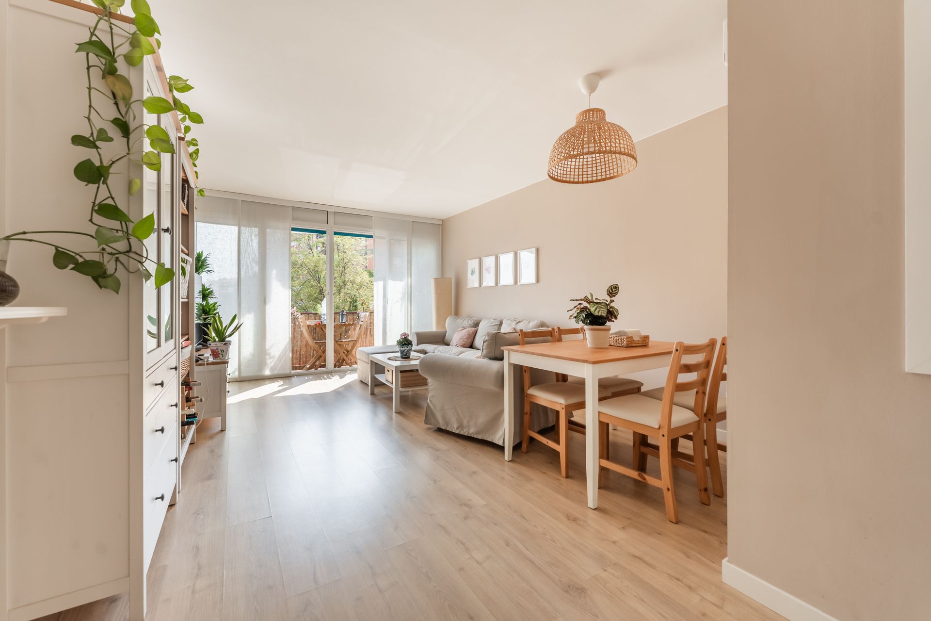 Living room of Flat for sale in Santa Perpètua de Mogoda  with Air Conditioner, Heating and Parquet flooring