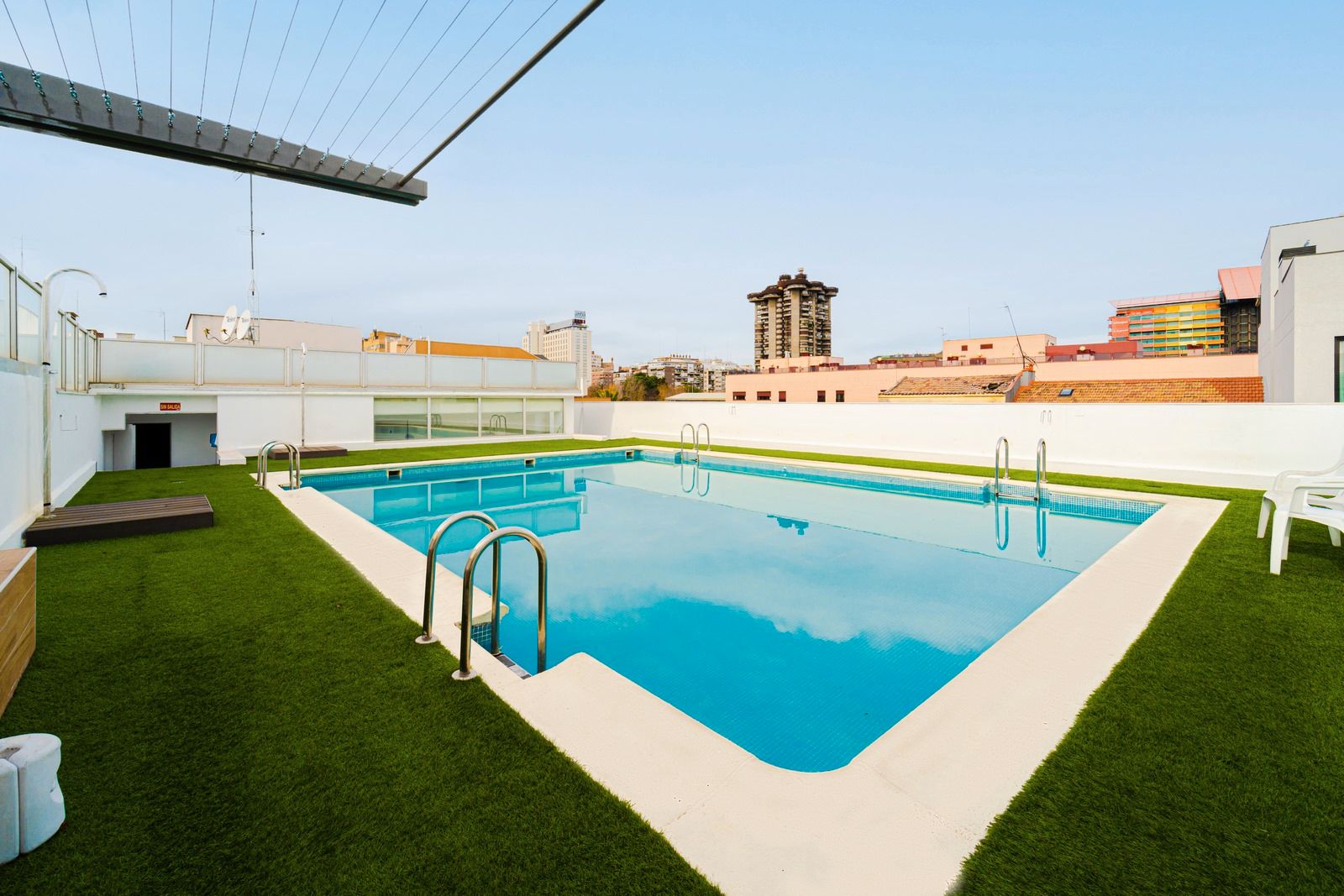 Swimming pool of Study to rent in  Madrid Capital  with Air Conditioner and Parquet flooring