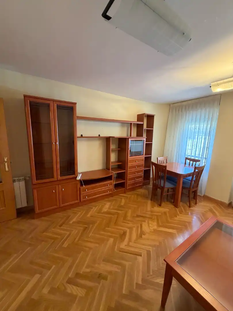 Wohnzimmer von Erdgeschoss zur Miete in La Lastrilla  mit Heizung, Parkett und Terrasse