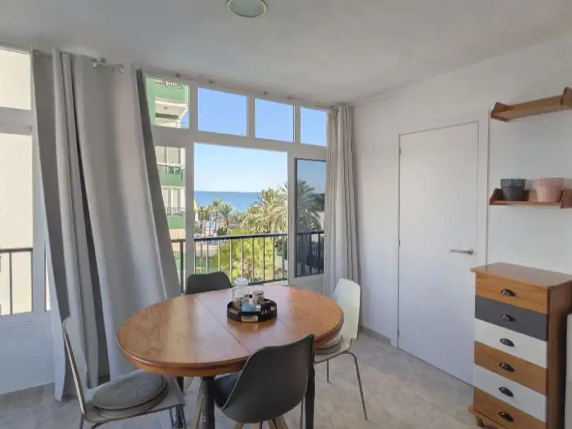 Habitación de Apartamento de alquiler en Benicasim / Benicàssim con Calefacción, Trastero y Amueblado
