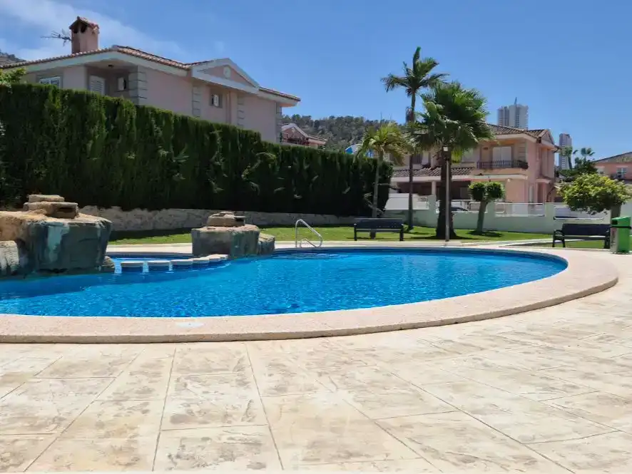 Piscina de Casa adosada en venda en Benidorm amb Aire condicionat, Piscina i Balcó