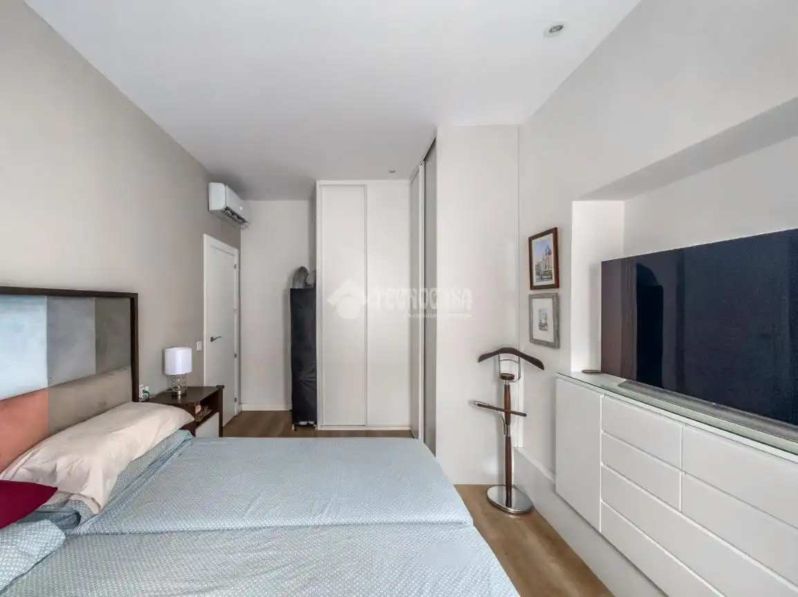 Bedroom of Flat for sale in Madrid  with Air Conditioner, Heating and Home automation