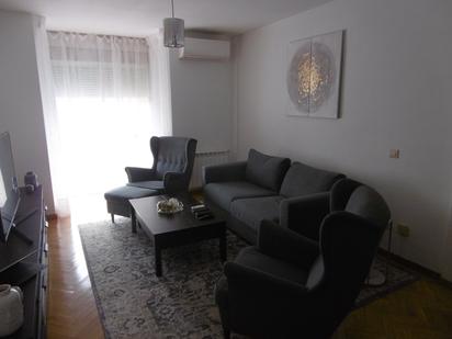 Living room of Flat to rent in  Madrid Capital  with Air Conditioner, Heating and Parquet flooring