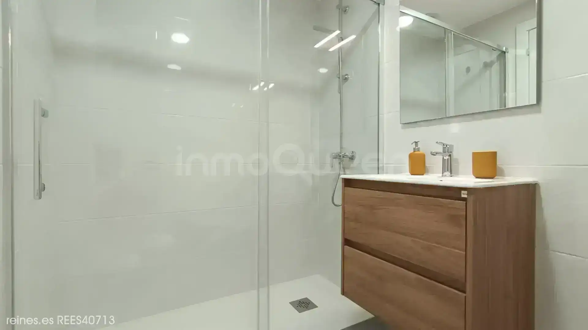 Baño de Piso de alquiler en Oviedo  con Calefacción, Terraza y Amueblado