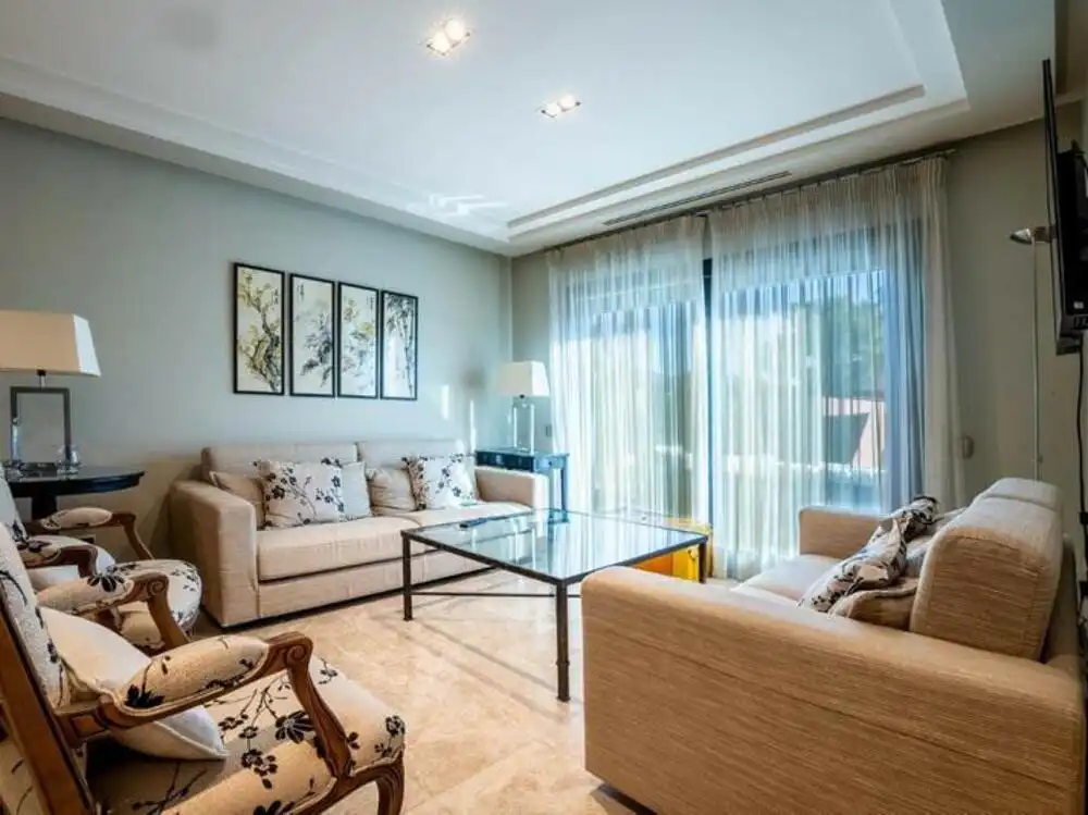 Sala de estar de Casa o chalet de alquiler en Estepona con Aire acondicionado, Jardín privado y Terraza