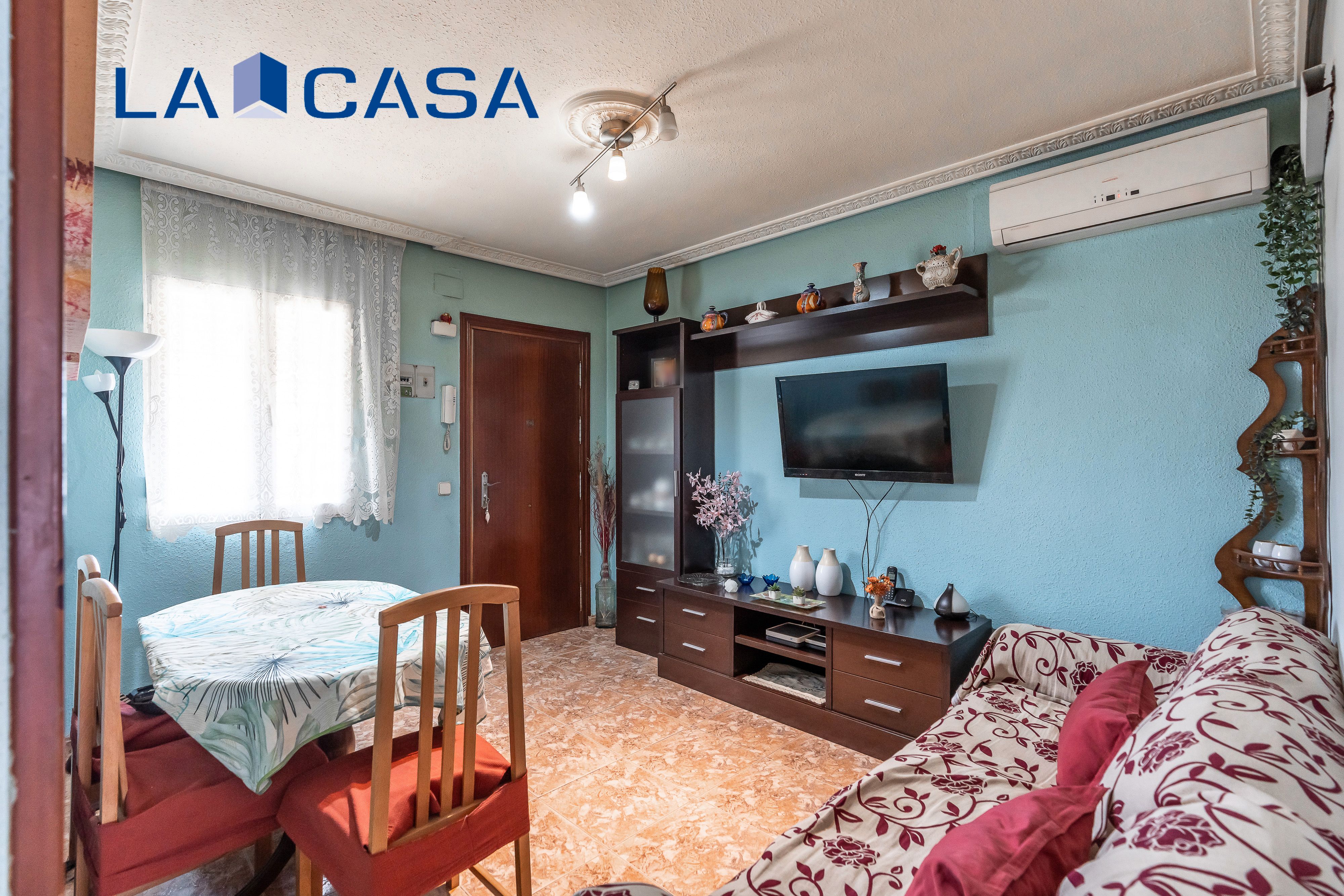 Sala d'estar de Pis en venda en  Madrid Capital amb Calefacció i Terrassa