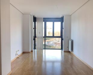 Living room of Flat to rent in  Madrid Capital  with Air Conditioner, Heating and Storage room