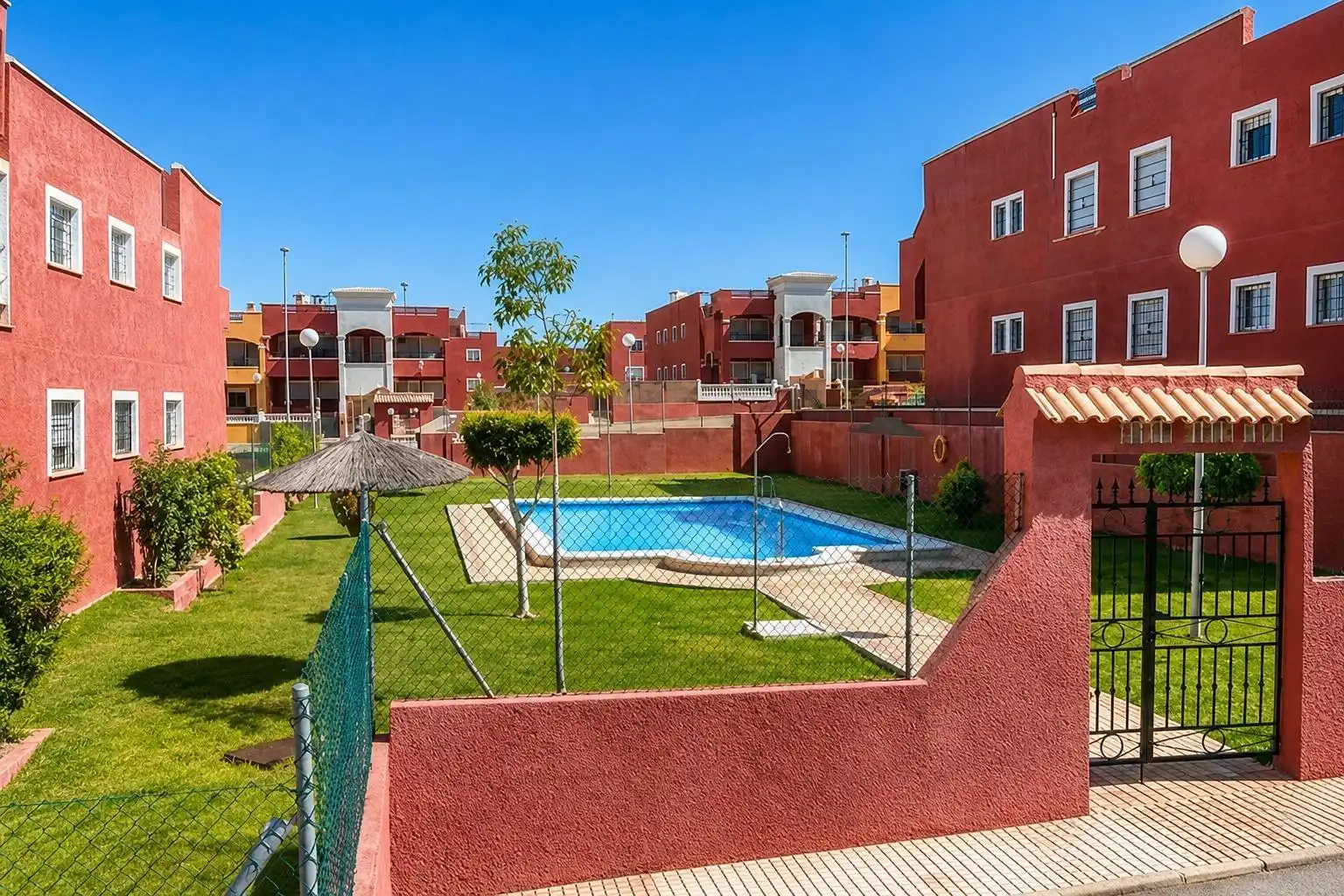 Bungalow amb piscina en venda a Calle L-2 LAGO SOL, imagen 15