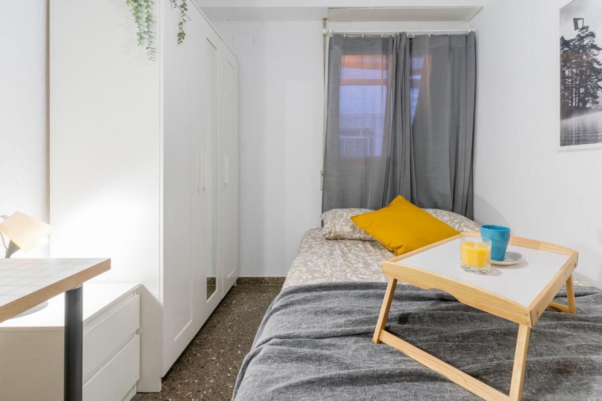 Apartment to share in Malilla