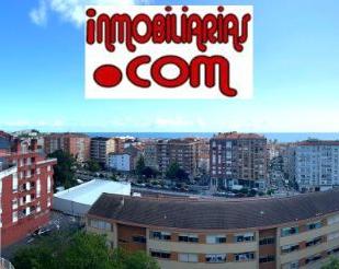Vista exterior de Àtic en venda en Castro-Urdiales amb Terrassa i Balcó
