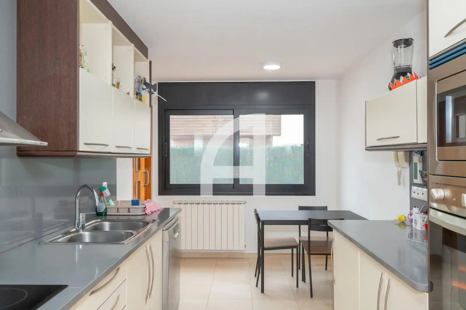 Cocina de Casa o chalet en venta en Sant Julià de Ramis con Aire acondicionado, Calefacción y Jardín privado