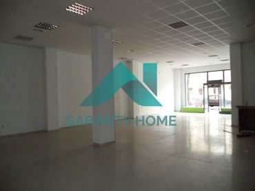 Locale commerciale in affitto a Centro